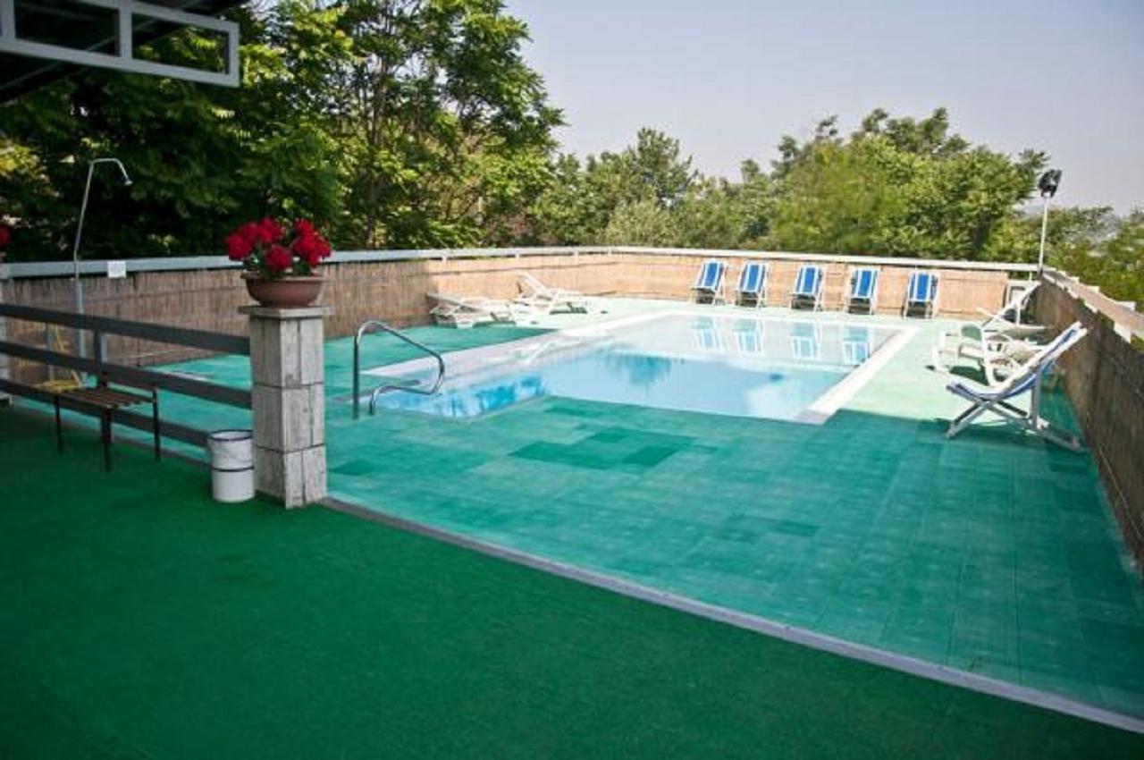 אסטי Hotel Pineta מראה חיצוני תמונה