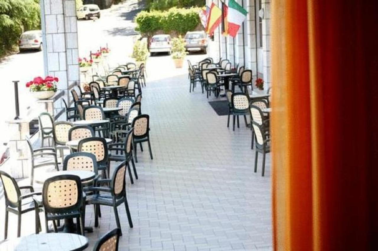 אסטי Hotel Pineta מראה חיצוני תמונה