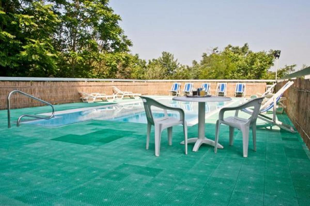 אסטי Hotel Pineta מראה חיצוני תמונה