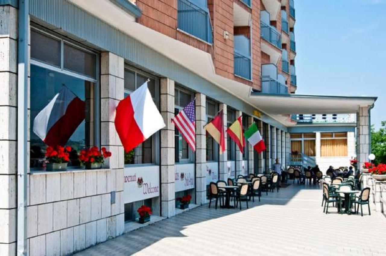 אסטי Hotel Pineta מראה חיצוני תמונה