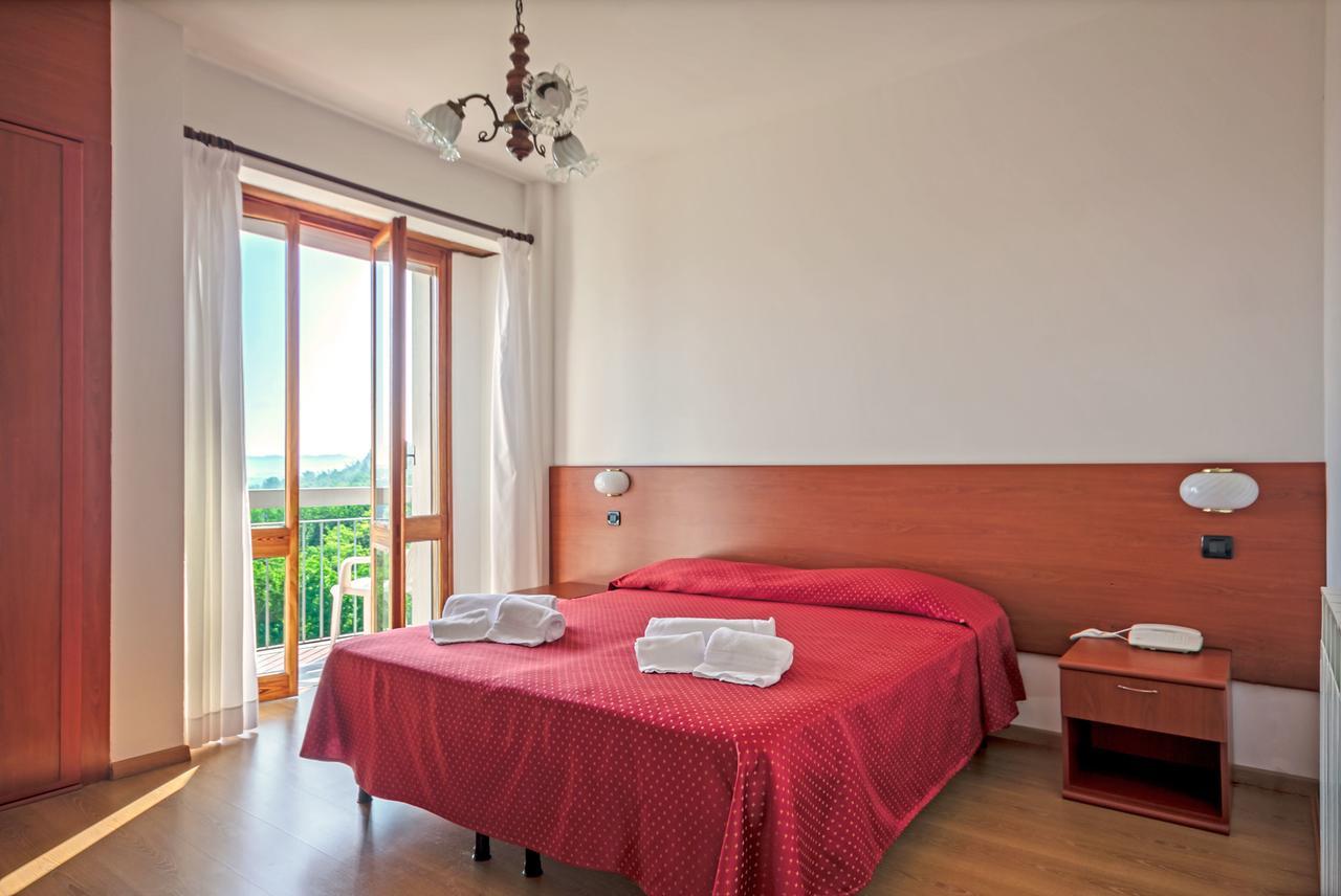 אסטי Hotel Pineta מראה חיצוני תמונה