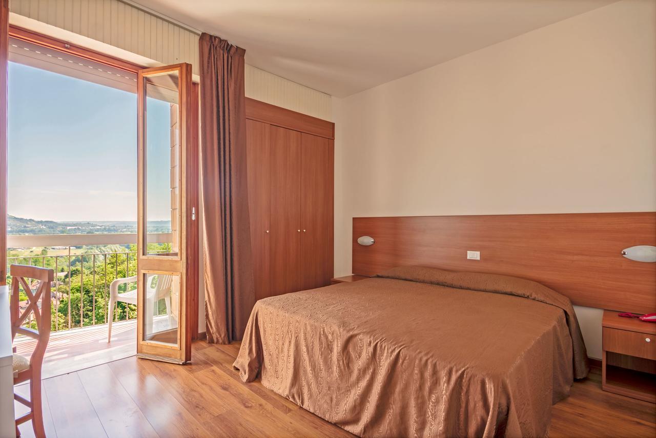 אסטי Hotel Pineta מראה חיצוני תמונה