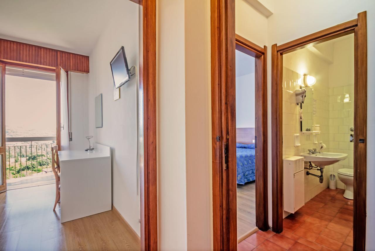 אסטי Hotel Pineta מראה חיצוני תמונה