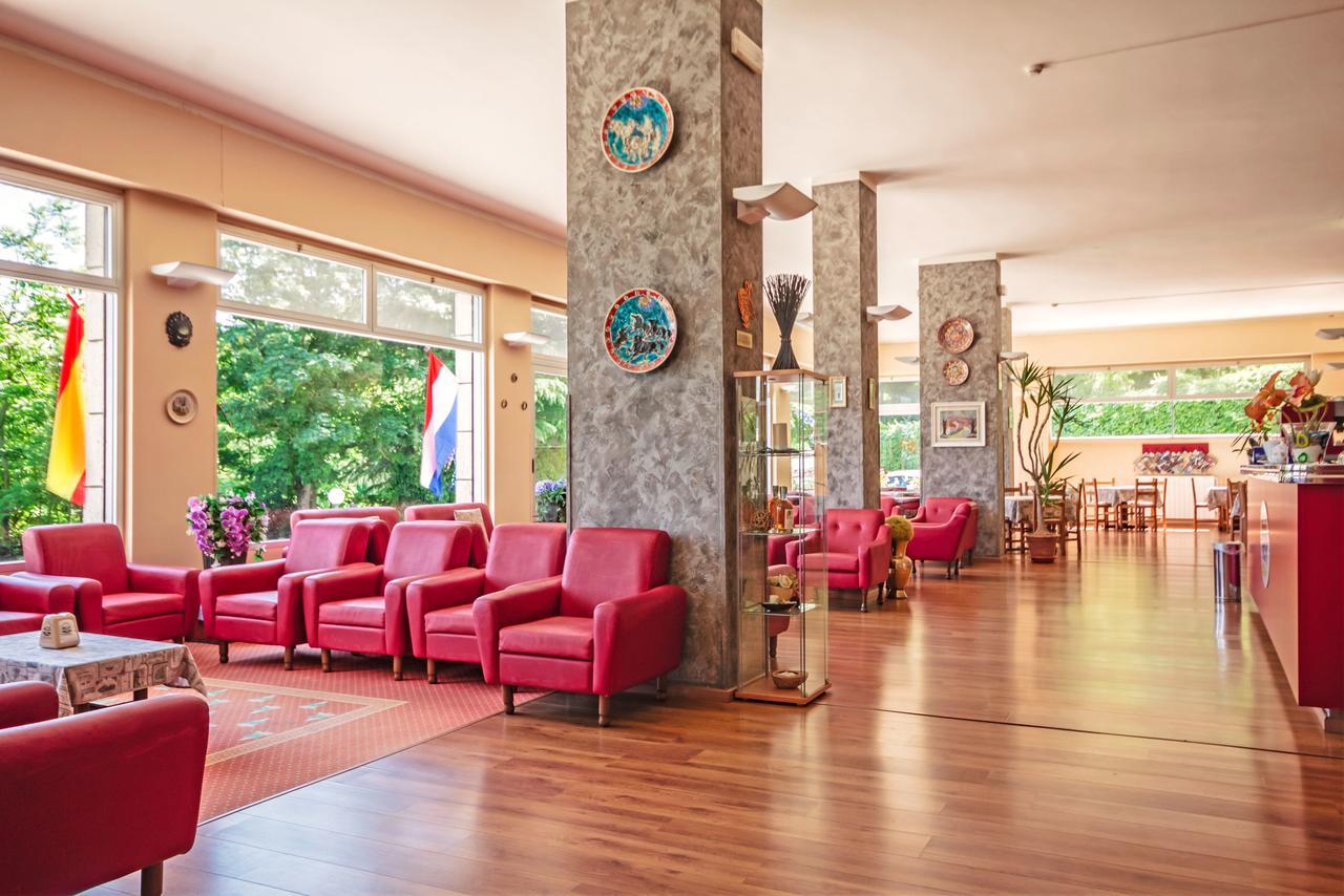 אסטי Hotel Pineta מראה חיצוני תמונה