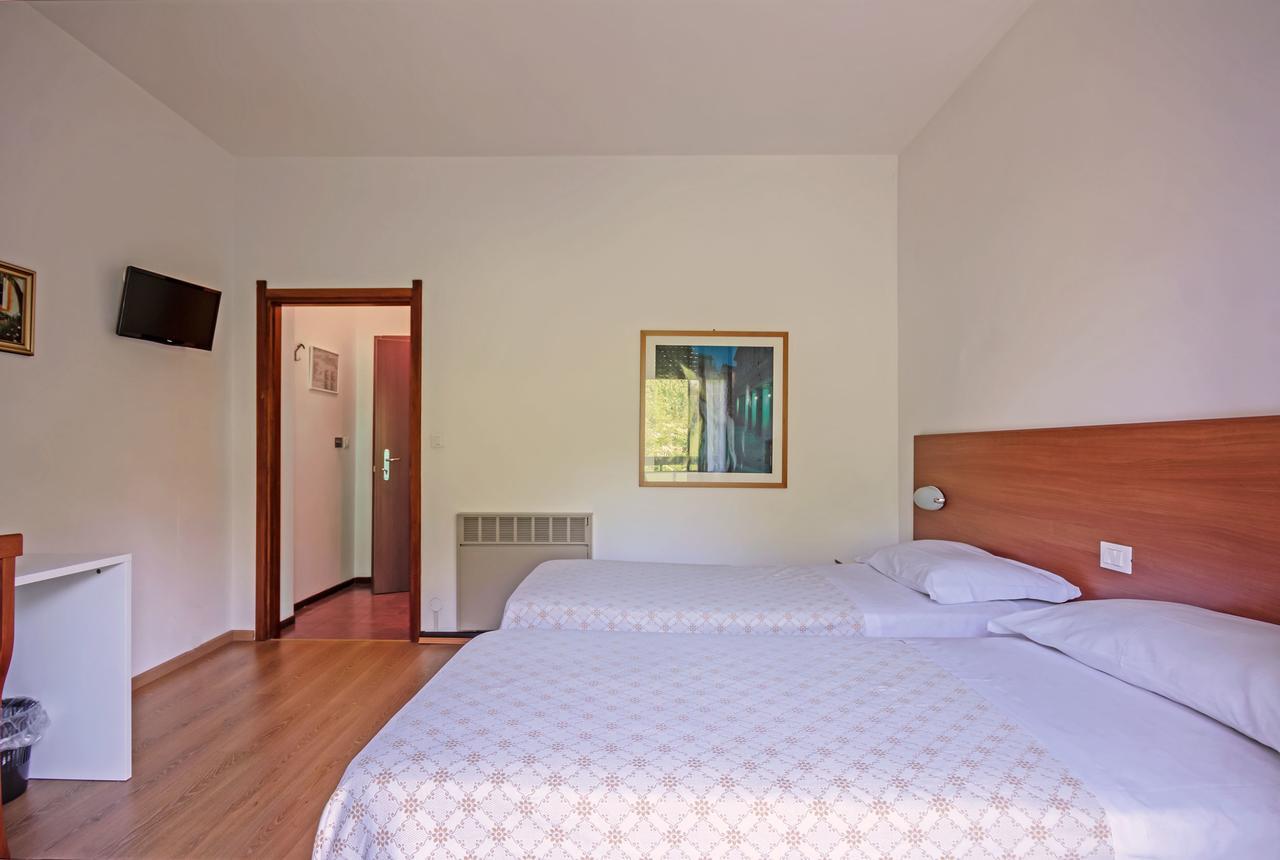 אסטי Hotel Pineta מראה חיצוני תמונה