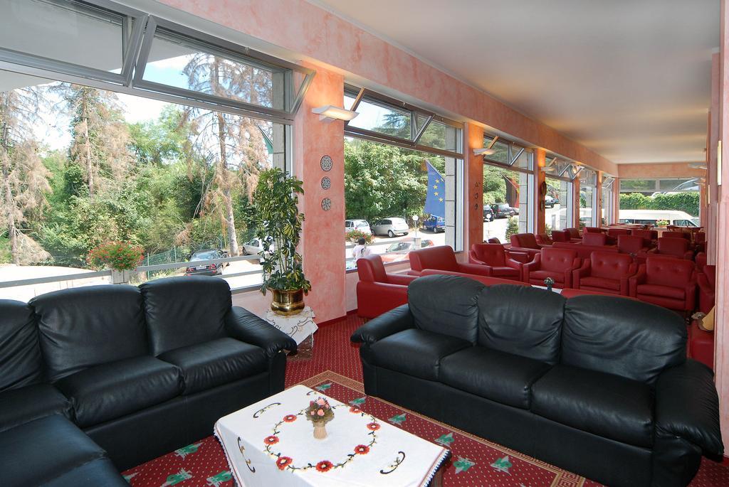 אסטי Hotel Pineta מראה חיצוני תמונה